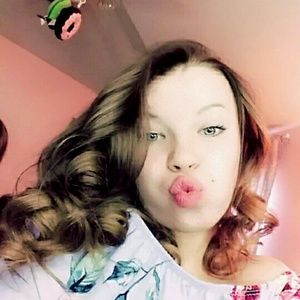 Meet your Posher, Caitlin